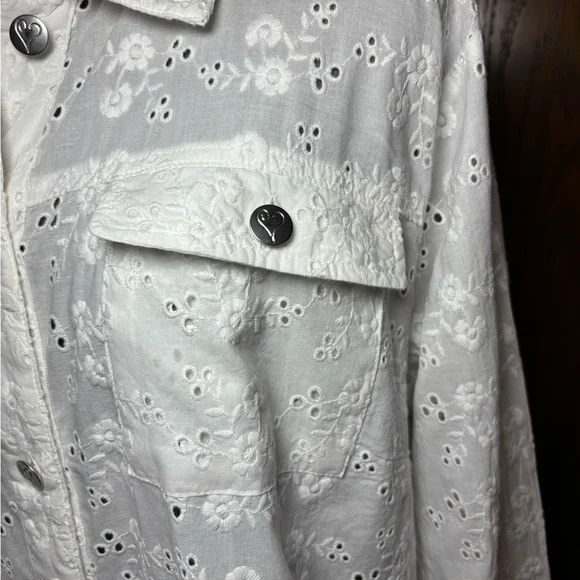 Colleen Lopez XL White Eyelet Button-Up Shirt. - Picture 4 of 9